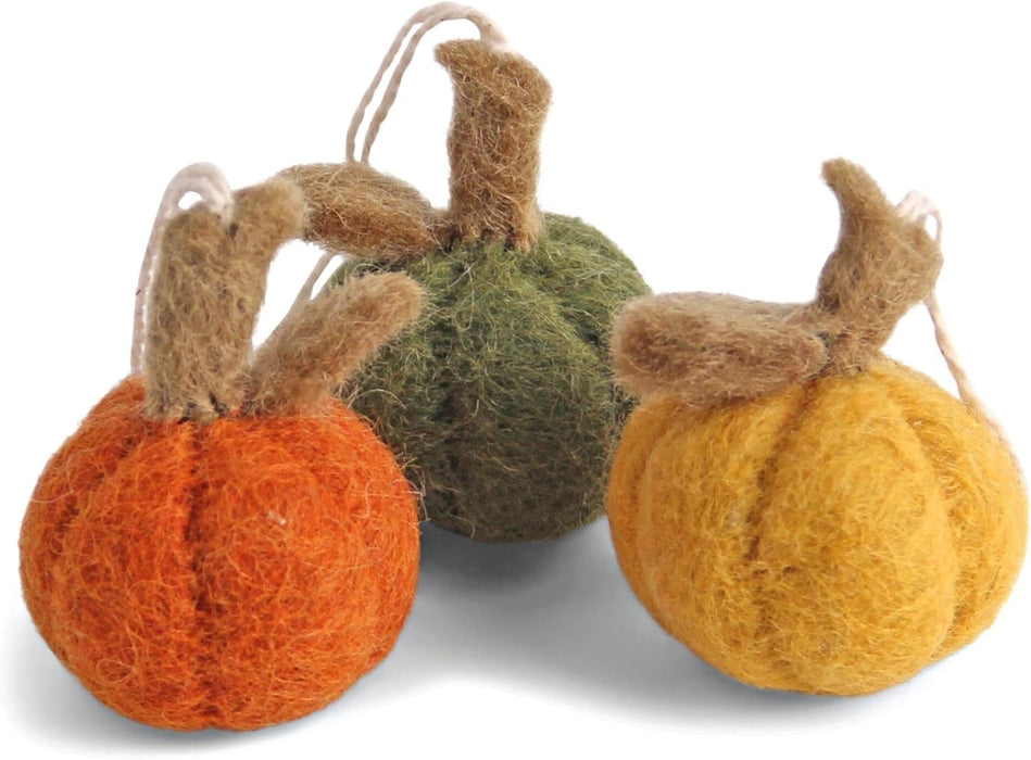 En Gry & Sif - three tiny handmade pumpkins