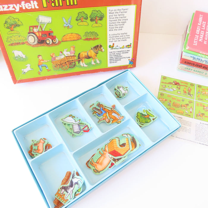 VINTAGE Fuzzy-Felt play set - Farm