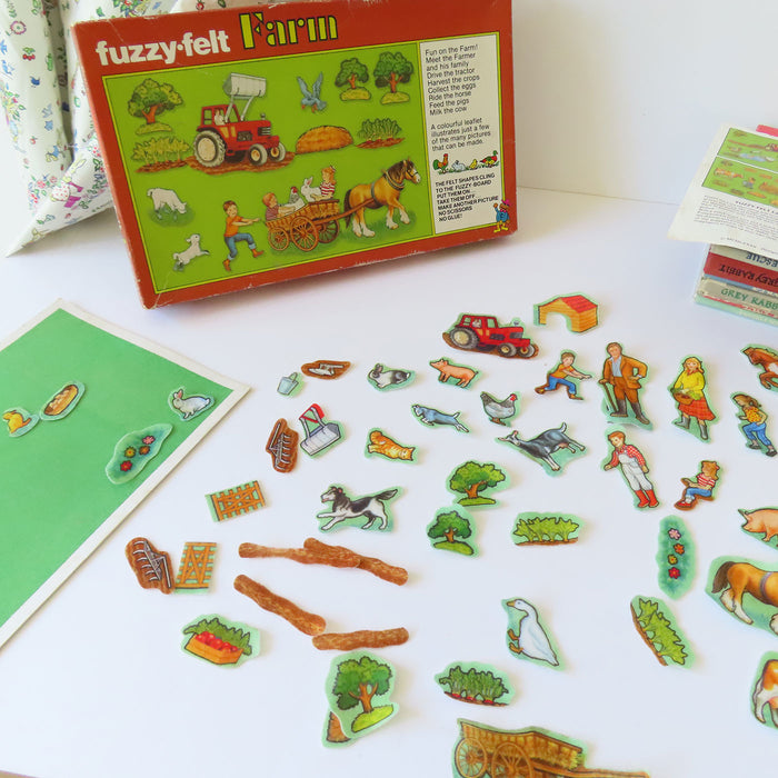 VINTAGE Fuzzy-Felt play set - Farm