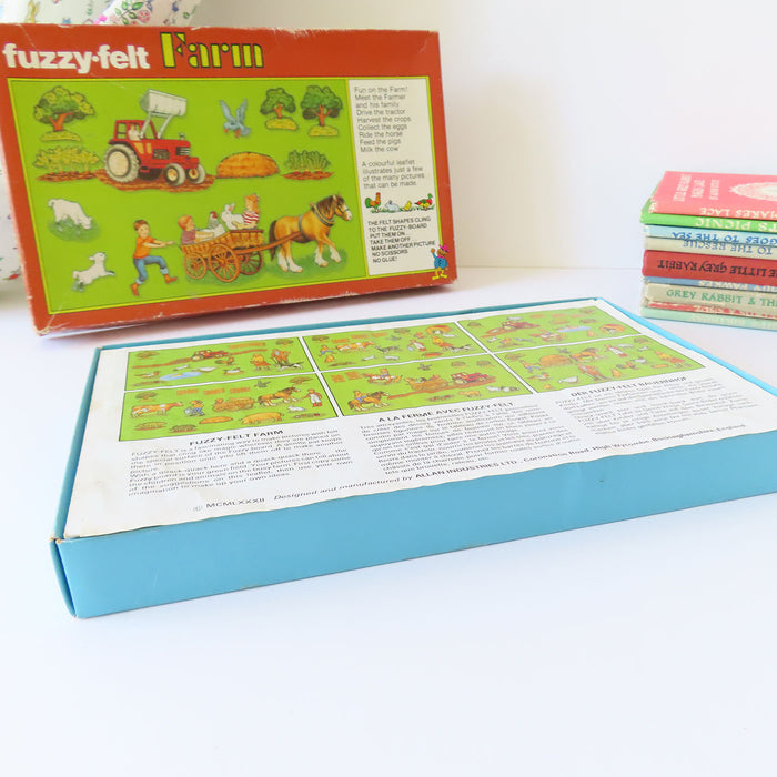 VINTAGE Fuzzy-Felt play set - Farm