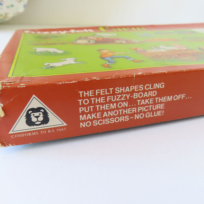 VINTAGE Fuzzy-Felt play set - Farm