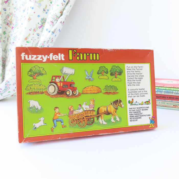 VINTAGE Fuzzy-Felt play set - Farm