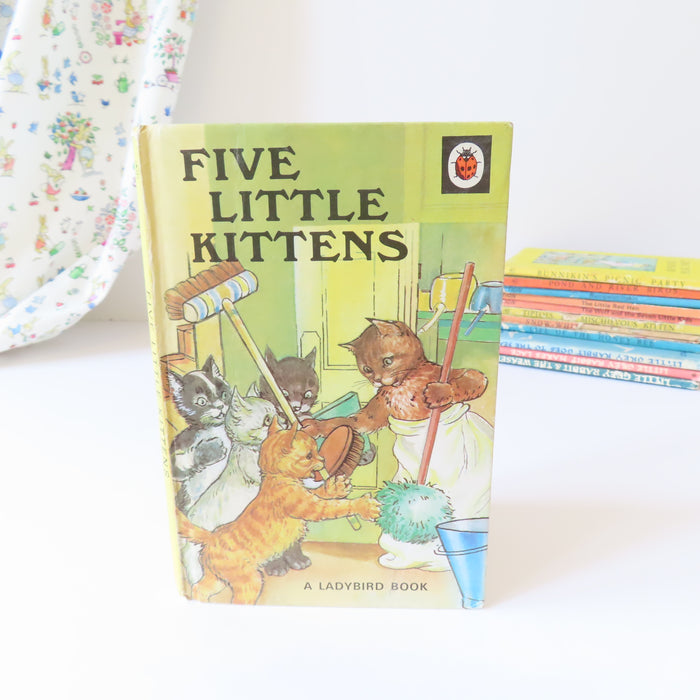 VINTAGE Ladybird book - Five Little Kittens (1975)