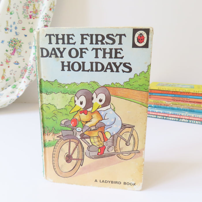 VINTAGE Ladybird book - First Day of the Holidays (mid 1970s)