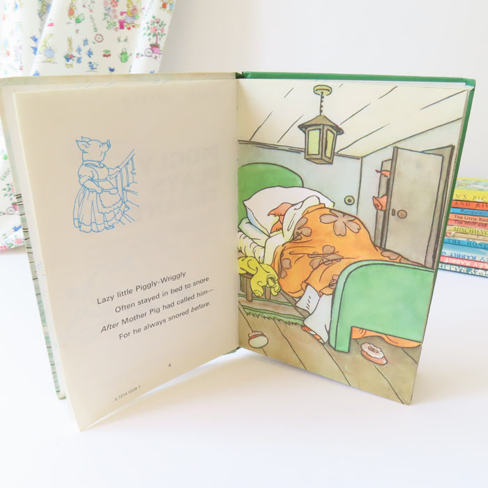 VINTAGE Ladybird book - Piggly Plays Truant (1971)
