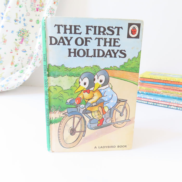 VINTAGE Ladybird book - First Day of the Holidays (mid 1970s)