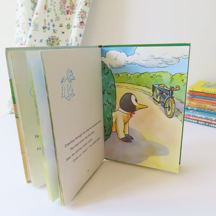 VINTAGE Ladybird book - First Day of the Holidays (mid 1970s)