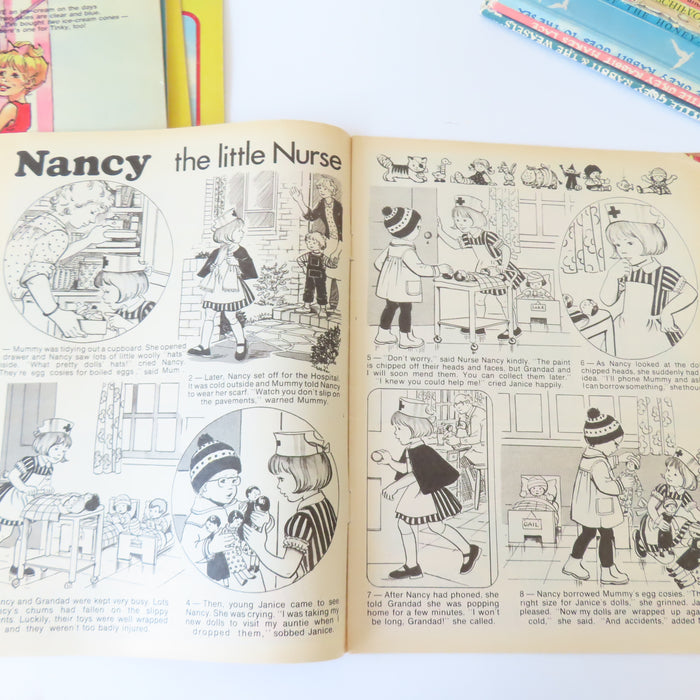 VINTAGE Twinkle magazine No. 846  'Feeding the Hens' (April 7th, 1984)
