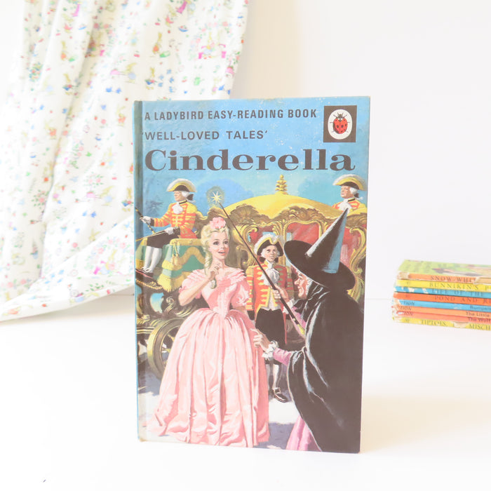 VINTAGE Ladybird book - Cinderella (1971)