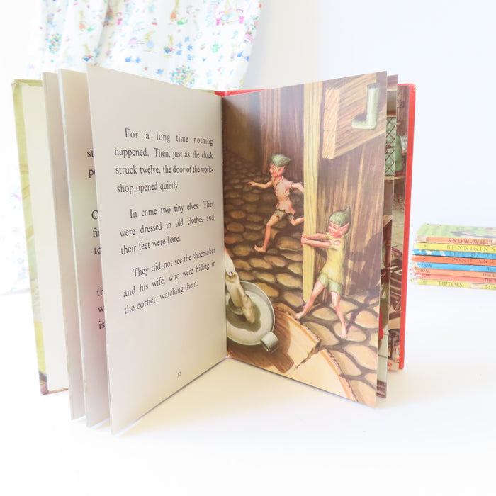 VINTAGE Ladybird book - The Elves and the Shoemaker (1967)