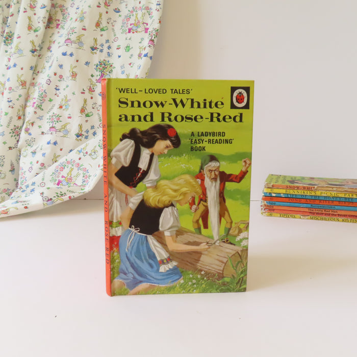 VINTAGE Ladybird book -  Snow-White and Rose-Red (1969-71)