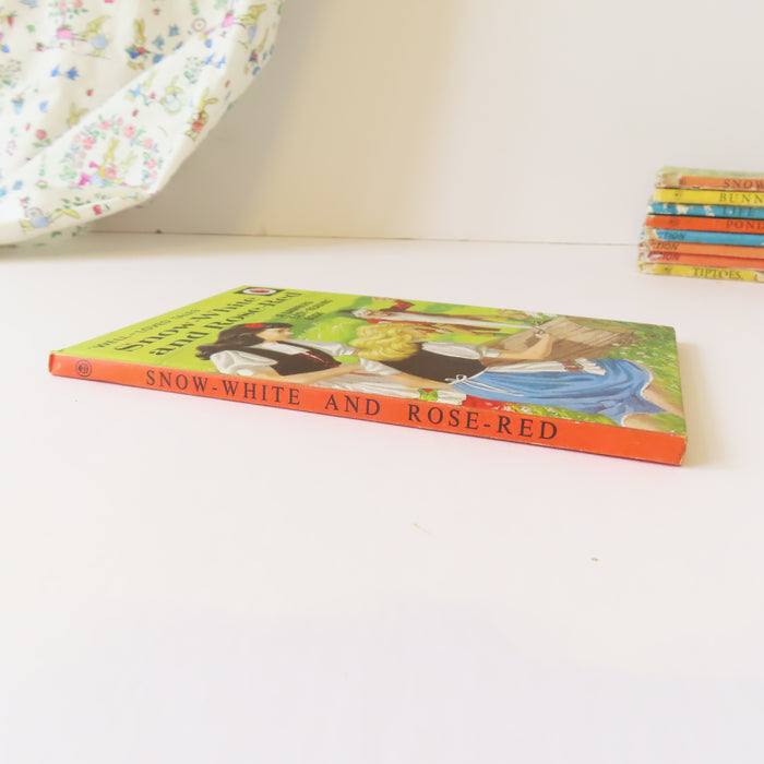 VINTAGE Ladybird book -  Snow-White and Rose-Red (1969-71)