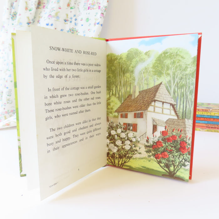 VINTAGE Ladybird book -  Snow-White and Rose-Red (1969-71)
