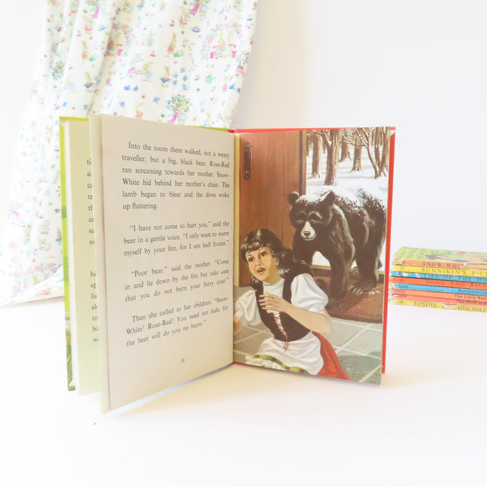 VINTAGE Ladybird book -  Snow-White and Rose-Red (1969-71)