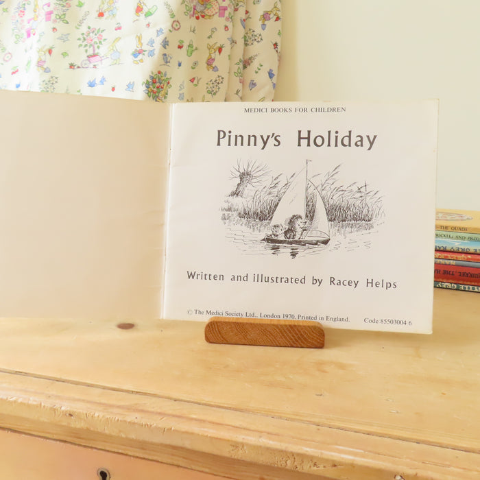 VINTAGE book -  Pinny's Holiday (1970)