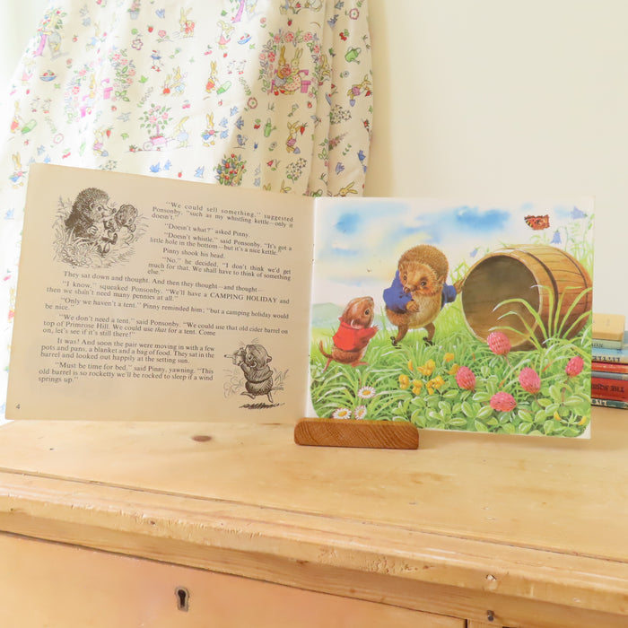 VINTAGE book -  Pinny's Holiday (1970)