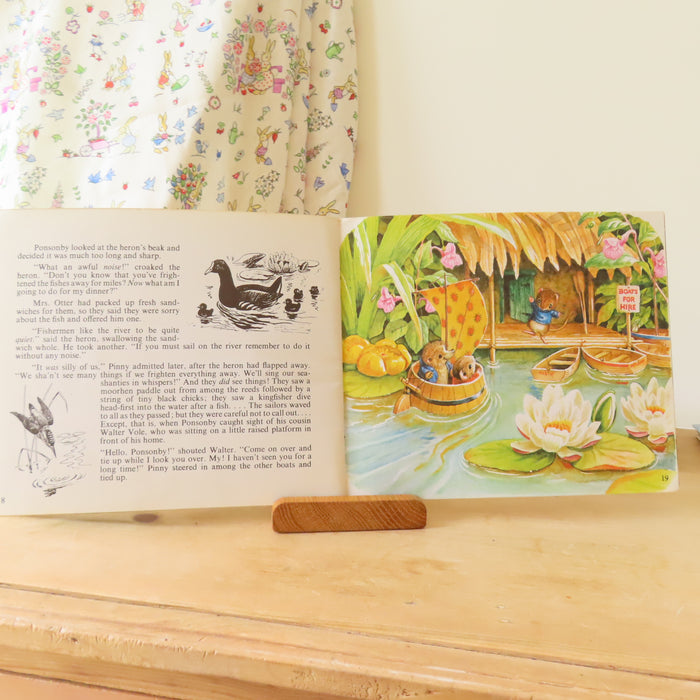 VINTAGE book -  Pinny's Holiday (1970)