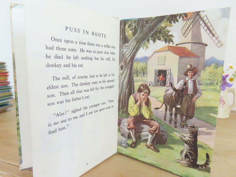 VINTAGE Ladybird book - series 606D Puss in Boots (1970s)