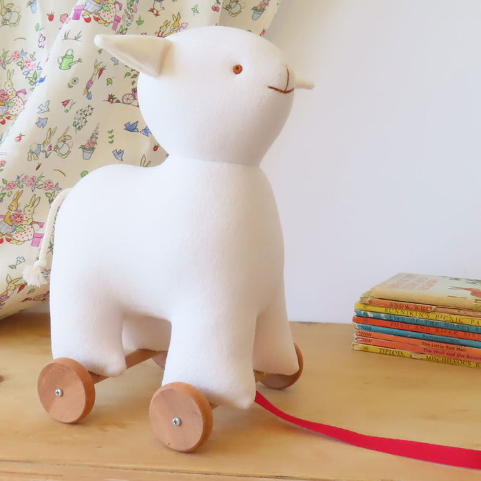 Trousselier soft pull-along lamb