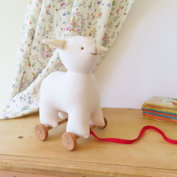 Trousselier soft pull-along lamb