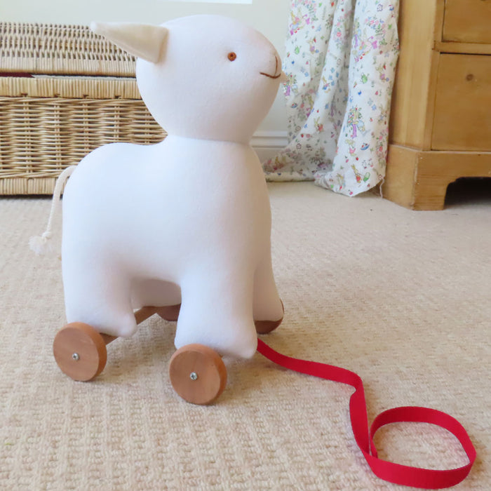 Trousselier soft pull-along lamb