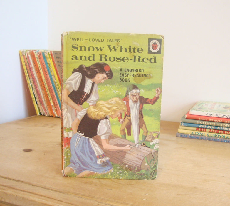 VINTAGE Ladybird book - series 606D Snow-White and Rose-Red