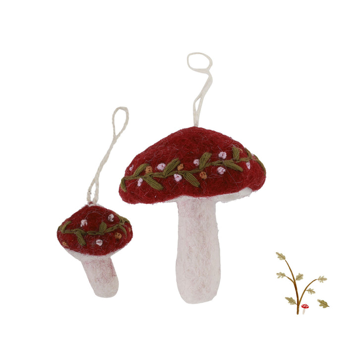 En Gry & Sif embroidered toadstool (3.5cm)