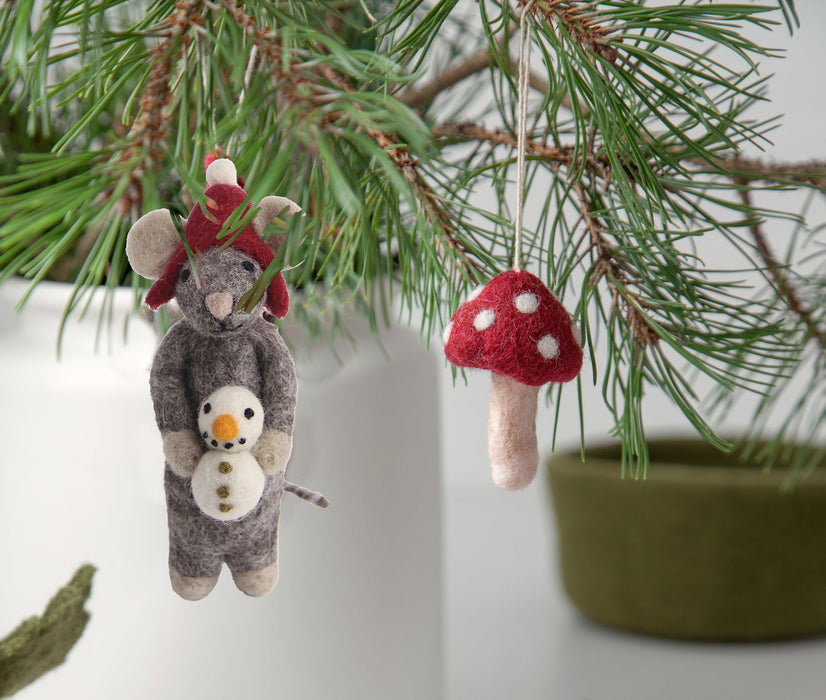 En Gry & Sif Mouse with tiny snowman