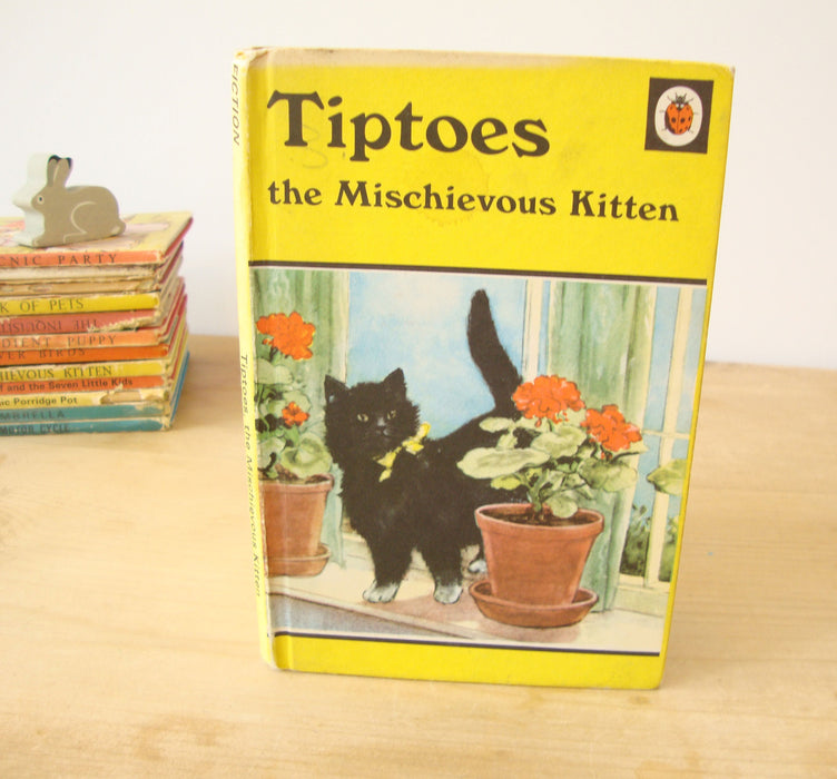 VINTAGE Ladybird book - series 497 Tiptoes the Mischievous Kitten