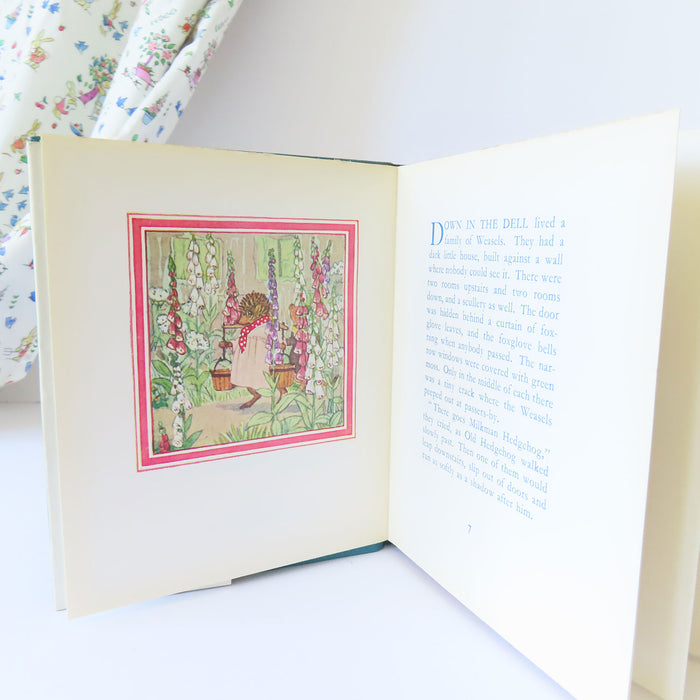 VINTAGE book - Little Grey Rabbit & The Weasels (1970)