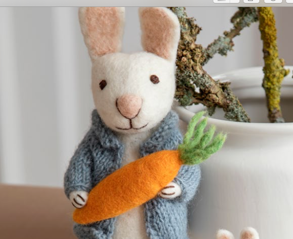 En Gry & Sif little white hare - cardigan & carrot