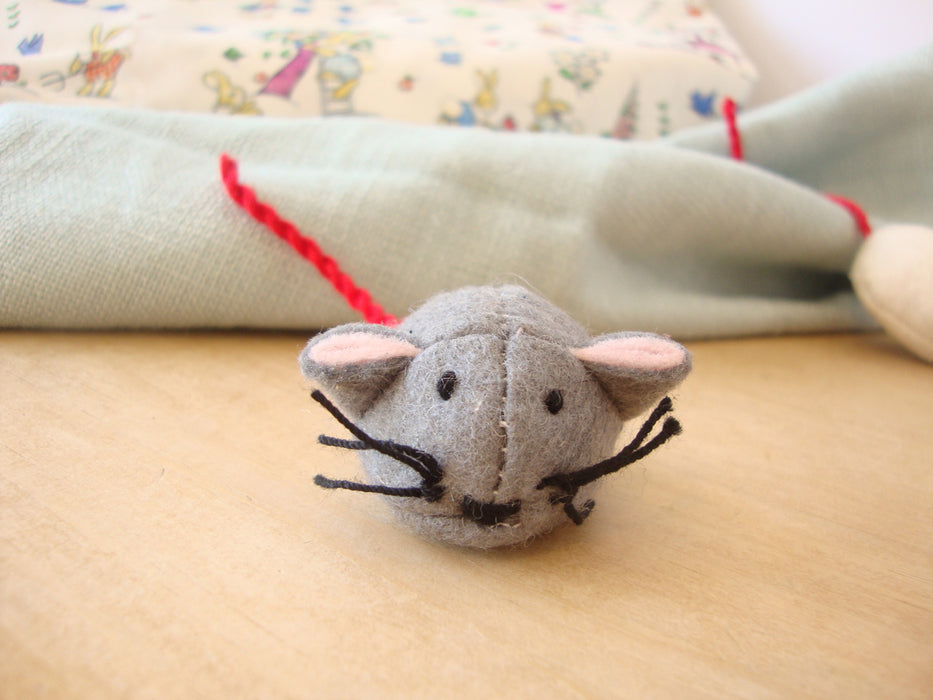 Handmade little felt mouse - grey